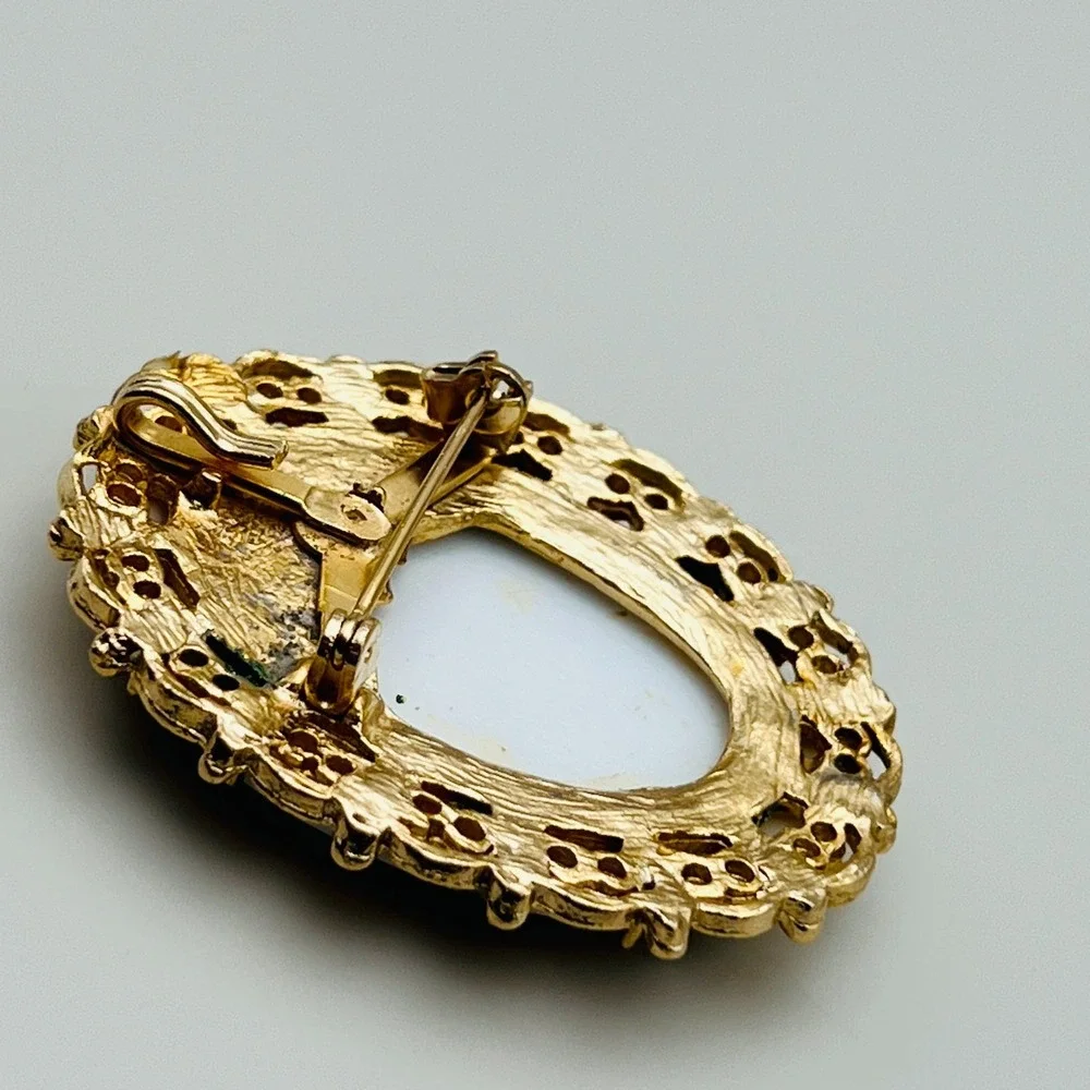 Floral Cameo Brooch Oval Filigree 1.75 Inch Gold Tone Blue‎ White
